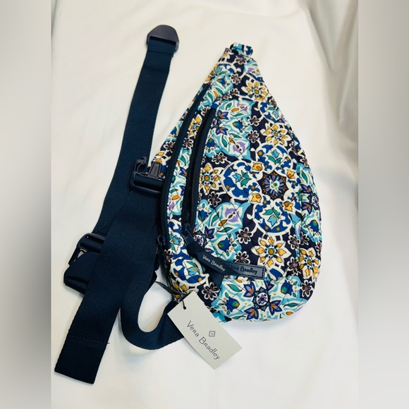 Vera Bradley Essential Compact Sling Backpack.   New With Tags - Picture 2 of 10